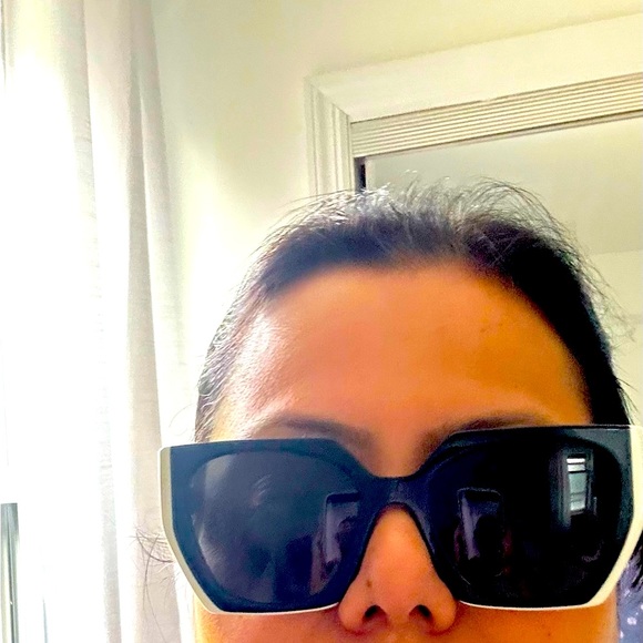 New without tag Prada sunglass excellent condition with box - Picture 2 of 7